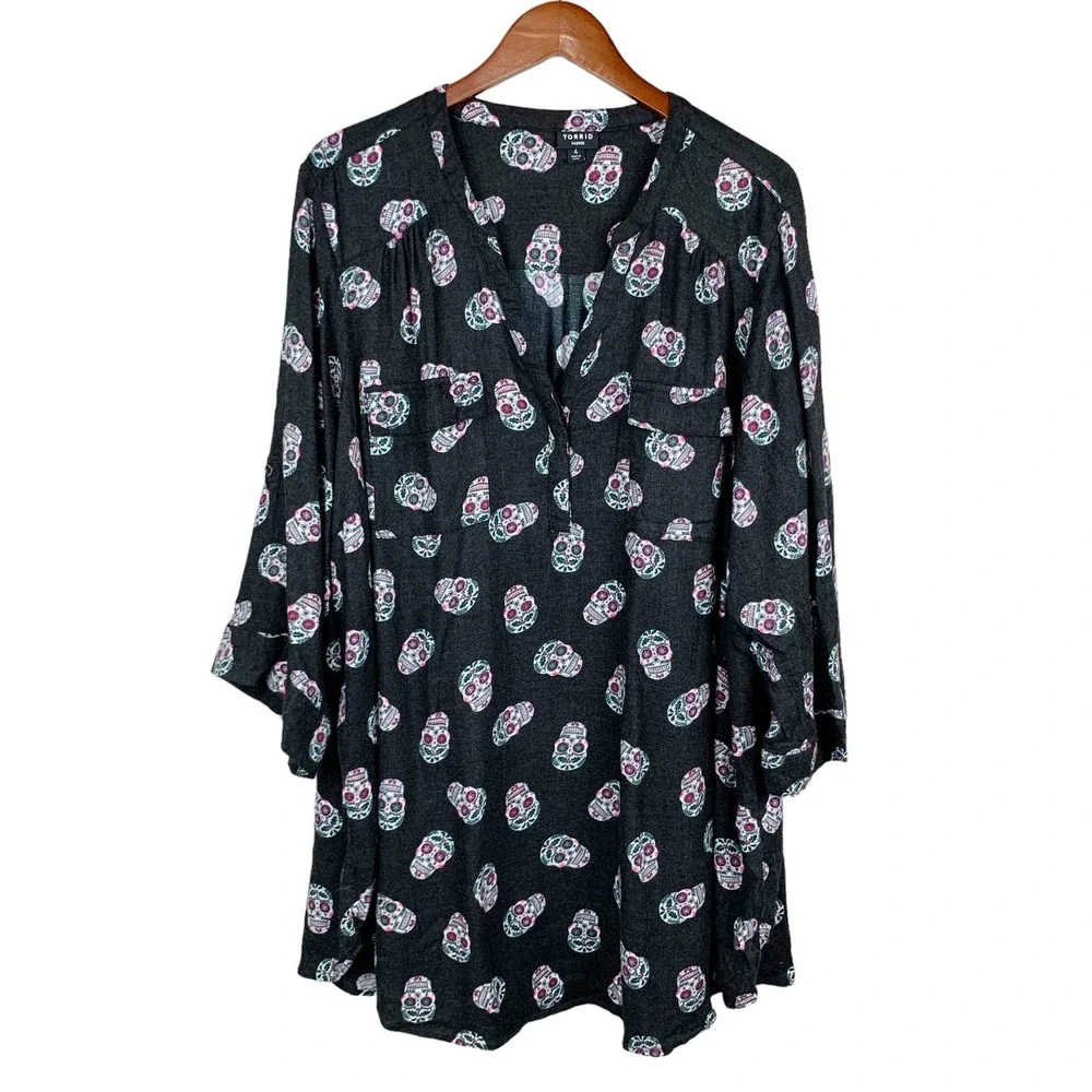 Torrid Harper Blouse Colorful Skulls Grey Top Shirt Women’s 4 4X